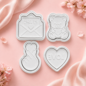 Kit Com 4 Cortadores de Biscoitos  Love | Amor